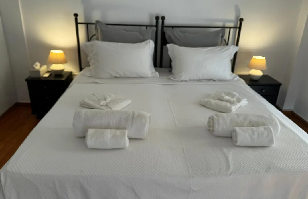 Elegant Penthouse 120Sqm With Large Veranda, 5 Min Walk To Ambelokipous Metro Station-1